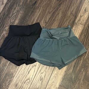 Women's High-Waisted training gym shorts - Black and Green